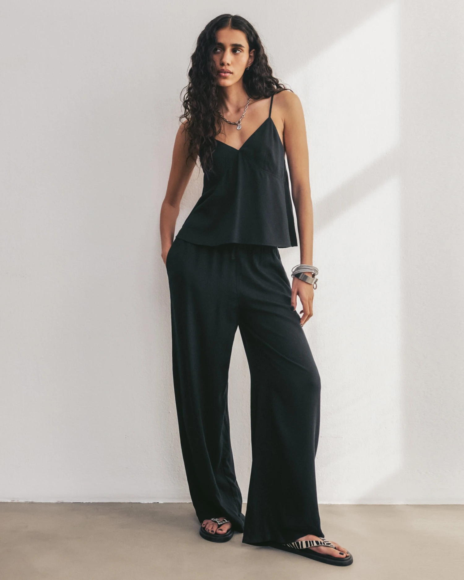 The Black Flowy Tank Top 8 The Black Flowy Tank Top - Image 6