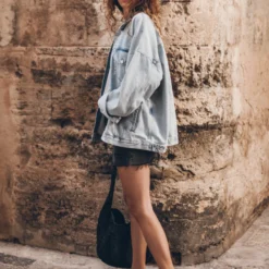 The Blue Oversized Denim Jacket 13 The Blue Oversized Denim Jacket -Mikuta Store mikuta blue oversized denim jacket white loose linen t shirt black denim skirt black leather buckle sandals black relaxed raffia bag model aina 3641 scaled