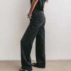 The Black Loose Jeans 9 The Black Loose Jeans -Mikuta Store mikuta dark base tank top black loose jeans aya f SS25 3942 scaled