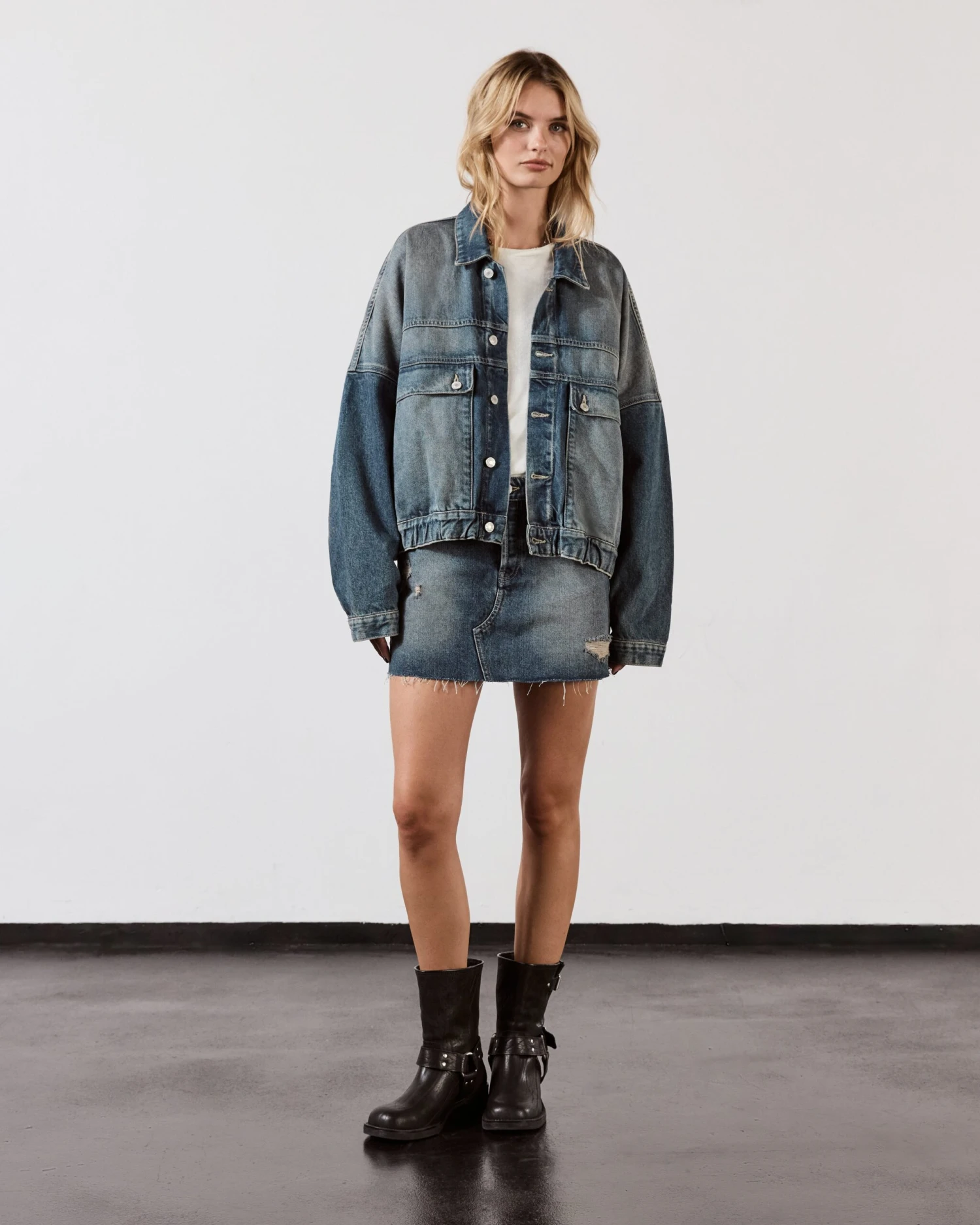 The Dark Blue Slit Denim Skirt 3 The Dark Blue Slit Denim Skirt