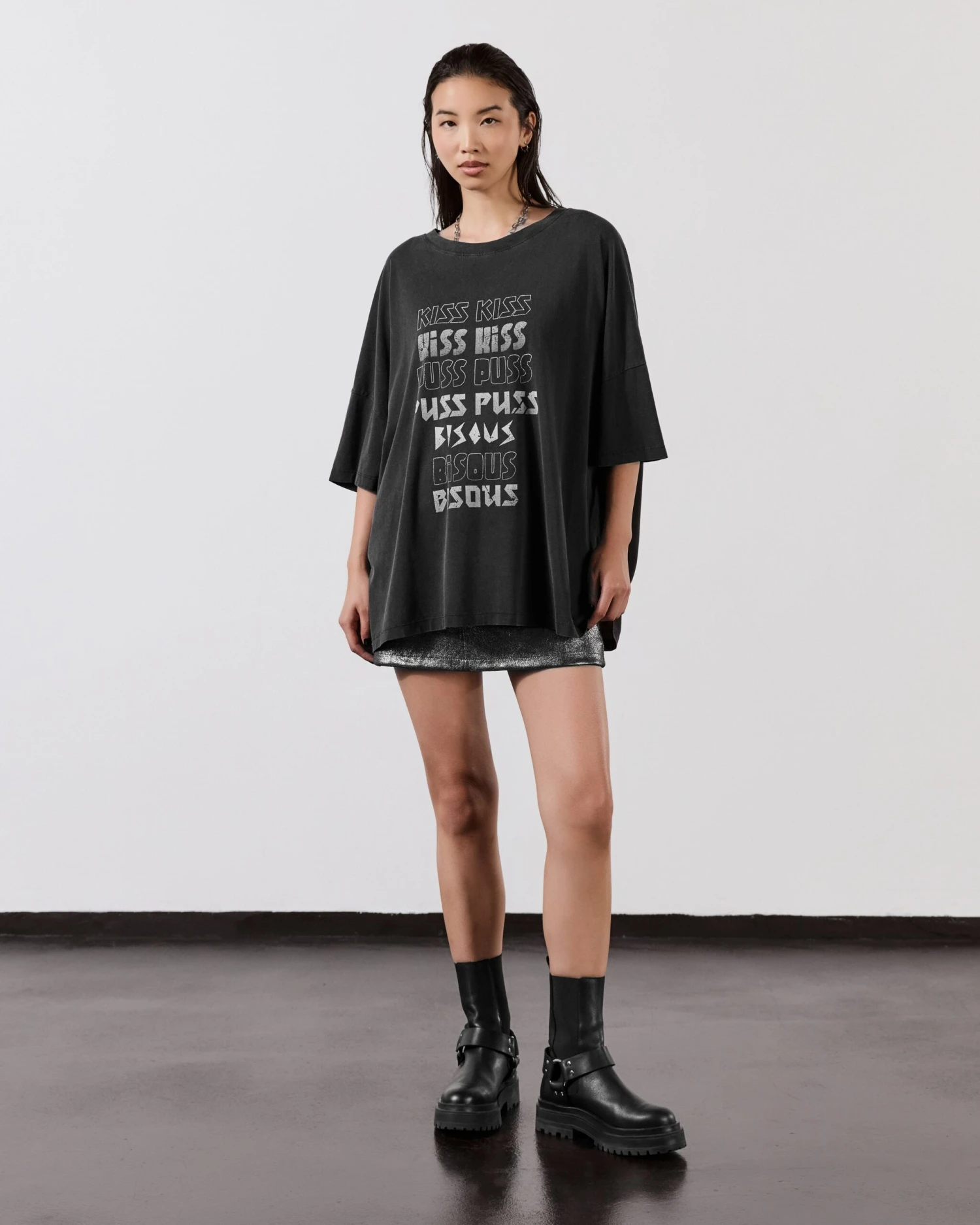 The Dark Kiss Long Loose T-Shirt 6 The Dark Kiss Long Loose T-Shirt - Image 4