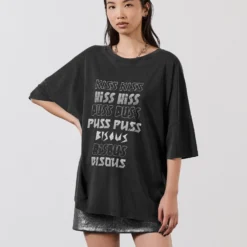 The Dark Kiss Long Loose T-Shirt 8 The Dark Kiss Long Loose T-Shirt -Mikuta Store mikuta dark kiss long loose t shirt silver coated leather skirt black biker boots model lisa 2 crop scaled