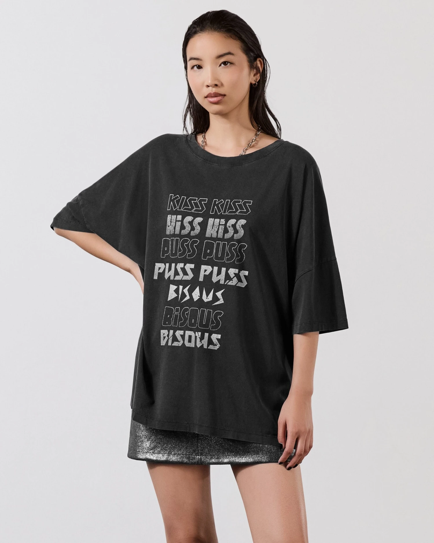 The Dark Kiss Long Loose T-Shirt 5 The Dark Kiss Long Loose T-Shirt - Image 3