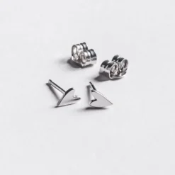 The Heart Stud Earrings -Mikuta Store mikuta heart stud earrings 2495