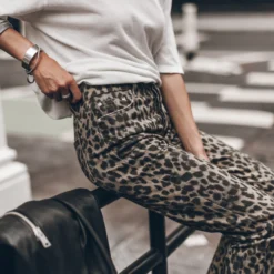 The Leo Cropped Straight Jeans -Mikuta Store mikuta leo cropped straight jeans off white dry cotton vintage t shirt 5292 a3a01cbb d4c9 4438 bee9 6299f5f10f17 scaled