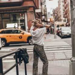 The Leo Cropped Straight Jeans -Mikuta Store mikuta leo cropped straight jeans off white dry cotton vintage t shirt black platform sneakers 5276 d4a849ff e267 48be bdb6 3acbecf5e524 scaled