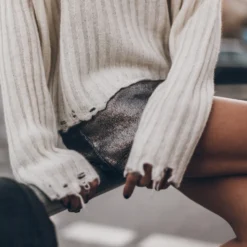The Off White Destroyed Knitted Sweater -Mikuta Store mikuta off white destroyed knitted sweater silver coated leather skirt 8354 scaled