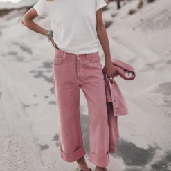 The Pink Baggy Jeans 11 The Pink Baggy Jeans -Mikuta Store mikuta pink cropped denim jacket pink baggy jeans white regular cotton t shirt black studded leather sandals 4078 scaled