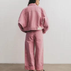 The Pink Baggy Jeans 15 The Pink Baggy Jeans -Mikuta Store mikuta pink cropped denim jacket pink baggy jeans zebra leather sandals aya f SS25 4575 1 scaled