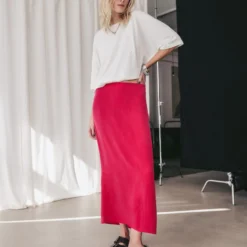 The Pink Long Cupro Skirt -Mikuta Store mikuta pink long cupro skirt white long loose cotton t shirt black leather buckle sandals marie c SS25 0158 scaled