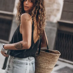 The Dark Low Back Base Tank Top 12 The Dark Low Back Base Tank Top -Mikuta Store mikuta the blue cropped straight jeans the dark low back base tank top the black studded leather sandals the large cesta bag aina b SS25 9078 scaled