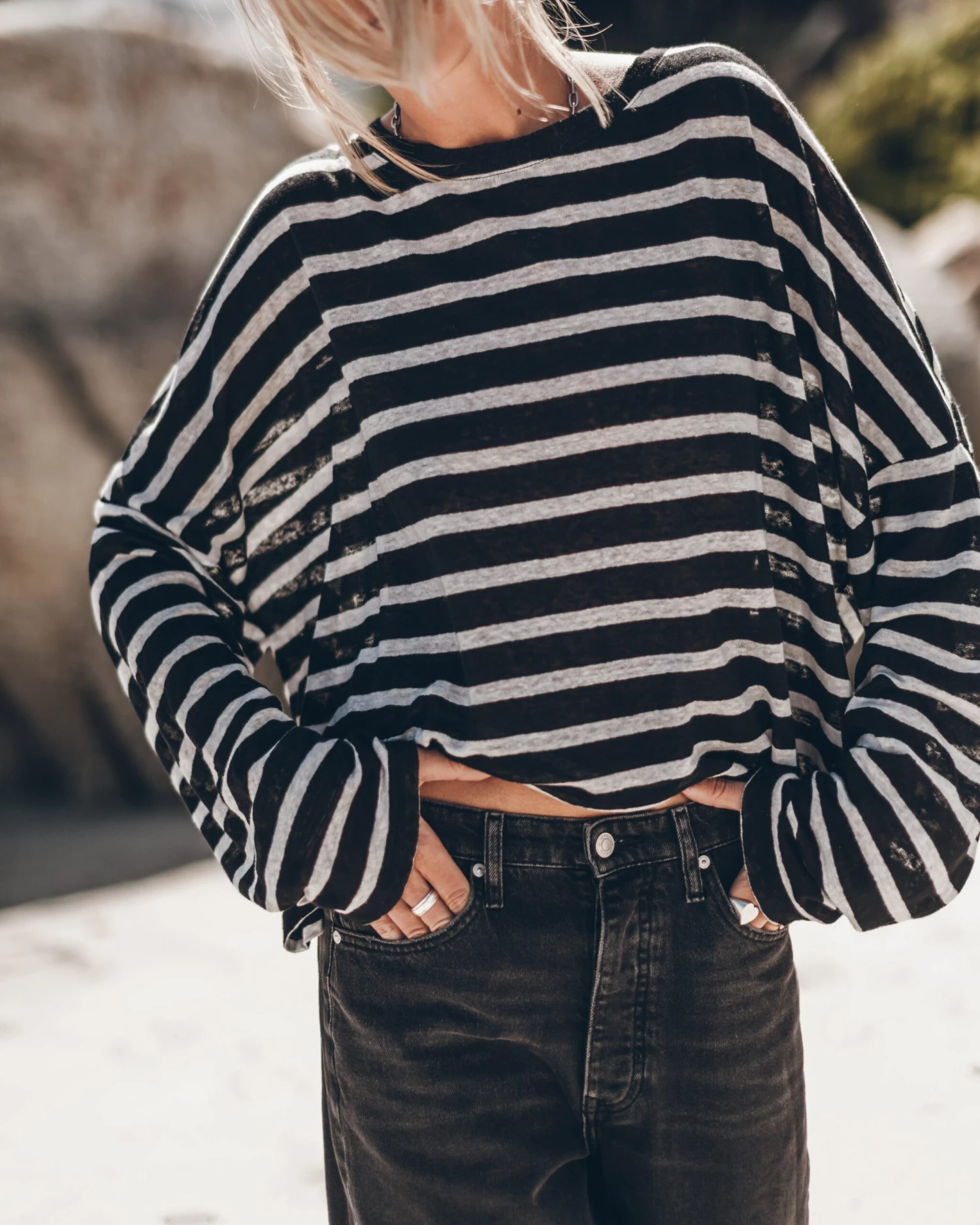 The Striped Loose Linen Longsleeve 5 The Striped Loose Linen Longsleeve - Image 3