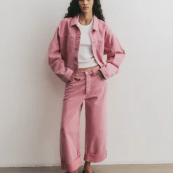 The Pink Baggy Jeans 14 The Pink Baggy Jeans -Mikuta Store mikuta white standard tank top pink cropped denim jacket pink baggy jeans zebra leather sandals aya f SS25 4543 1 scaled